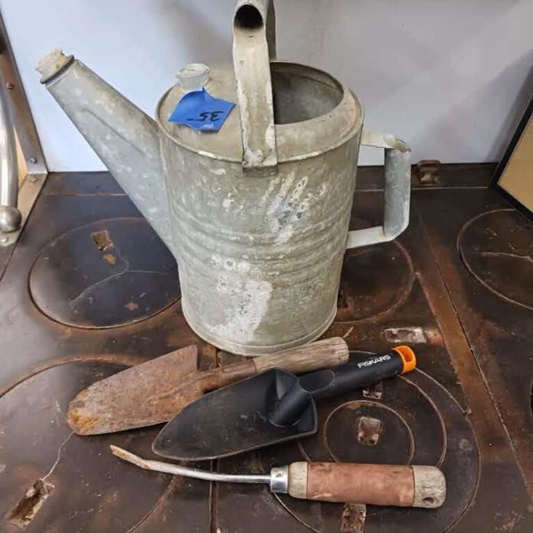 Metal watering can
