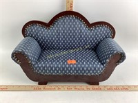 15 x 13x 6 mini couch. Blue with white diamond