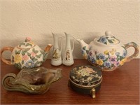 2 VTG Holly Hobbie Bud Vases, 2 Teapots, Slag