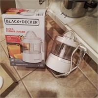 Black and Decker 32 oz. Citrus juicer.