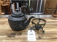 Metal tea pot (handle broke one side) &