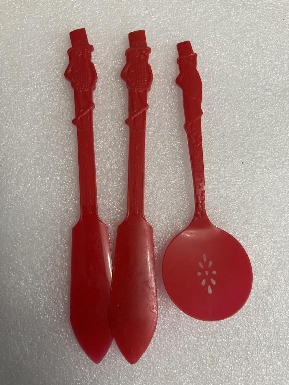 Mr Peanut Red Plastic Serving Spoon & 2 spreading