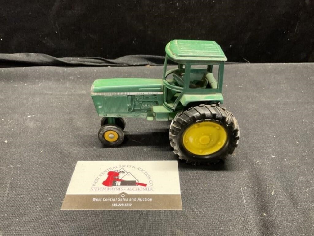 Ertl John Deere Tractor