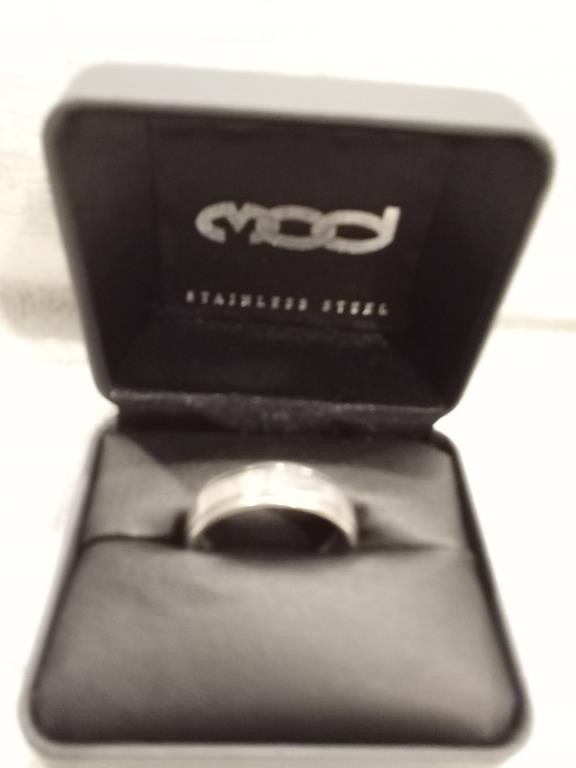 HARLEY DAVIDSON BOX WITH A SILVER RING CAME