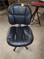 ROLLING BLACK OFFICE CHAIR
