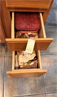 2 Drawers of Kitchen Pot Holders & Towels