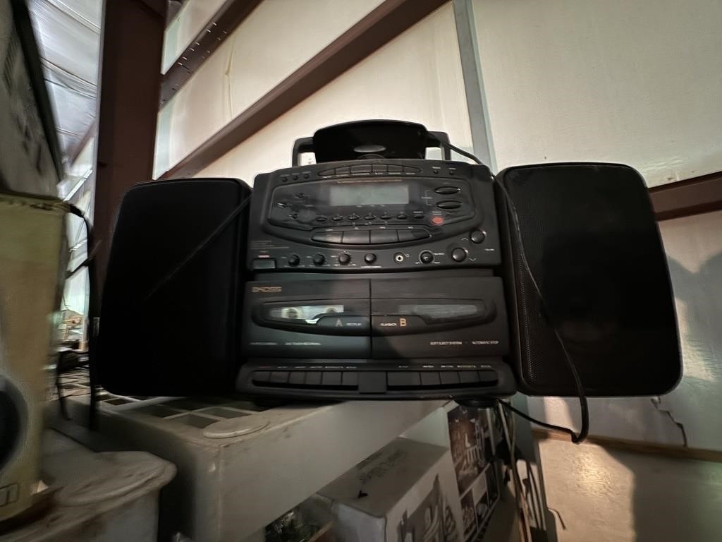 KOSS STEREO WITH CD PLAYER