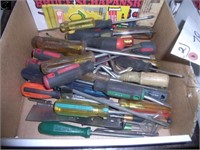 BOX OF MISC SCREW DRIVERS