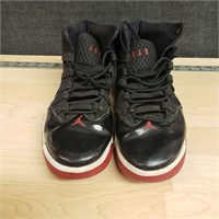 Nike Jordan Max Aura Black/Red, Size 13