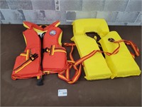 2 Life jackets (very good condition)