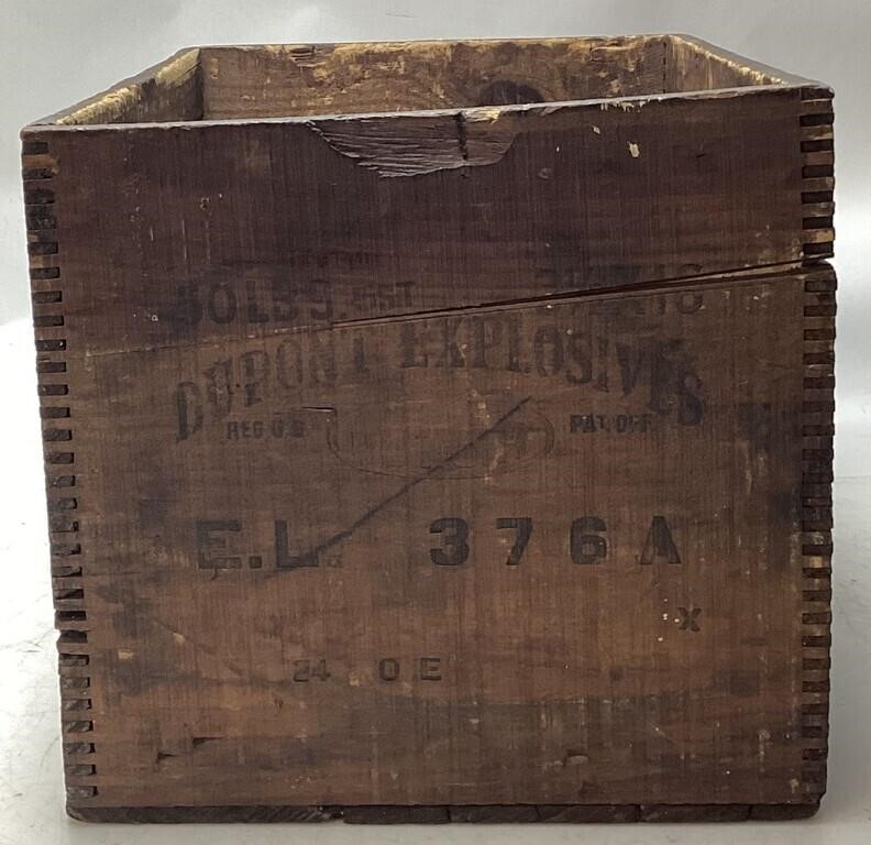 EARLY DOVETAILED DUPONT 50lb HIGH EXPLOSIVE BOX