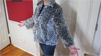 Coat - Leopard look by GeeGee (size large,
