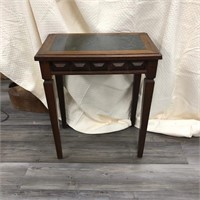 SMALL TABLE 26”