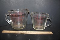 Pyrex 2 & 4 Cup Measure Cups   4 cup has chip