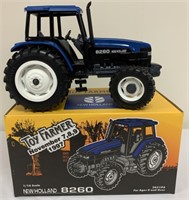Ertl New Holland 8260 1/16 scale