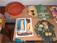 Frog decor, pictures & red serving dish