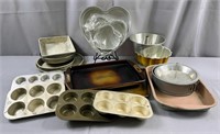 Bakeware / Muffin Tins and cookie Sheets