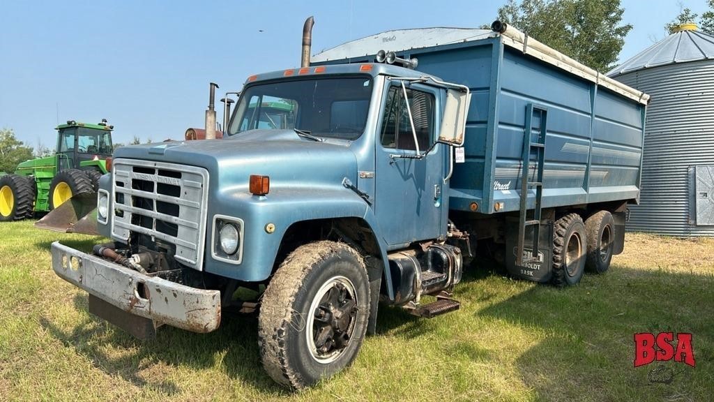 OFFSITE: 1981 IH S1900 Grain Truck