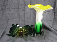GREEN YELLOW CASED GLASS VASE W/CENTER BOWL