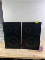 Pair of speakers untested