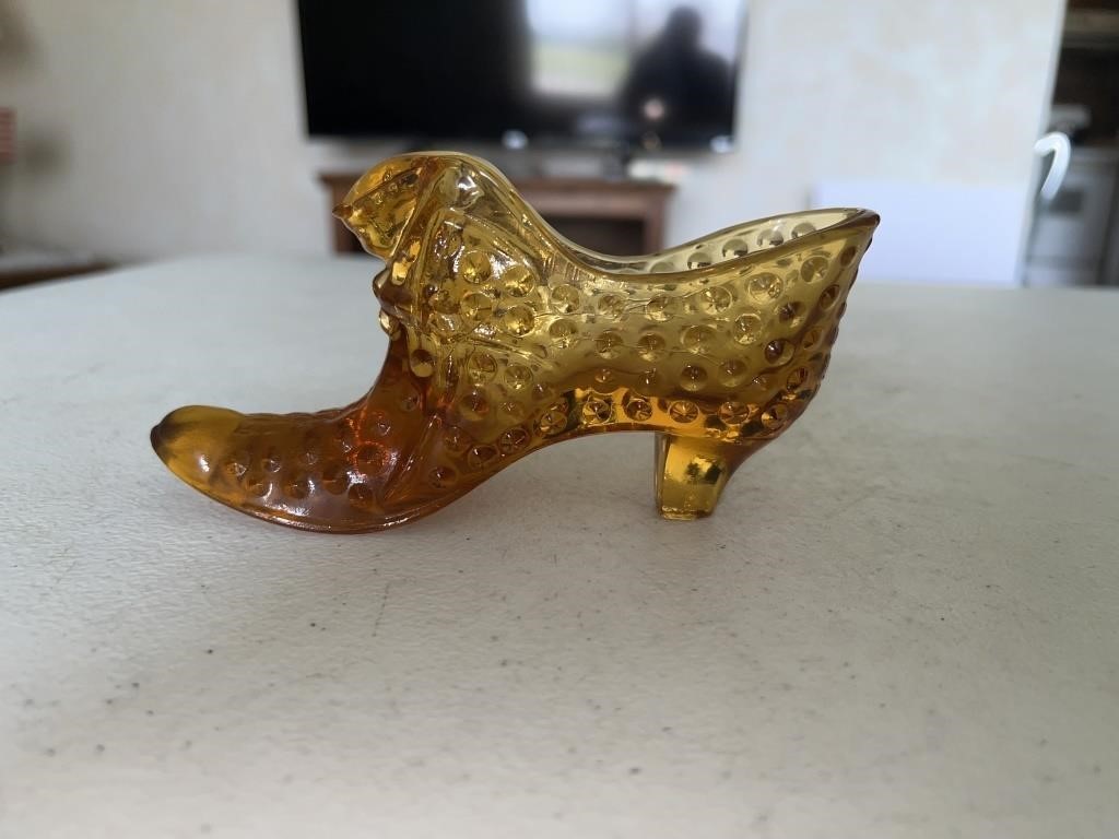 Fenton cat faced shoe 6in long