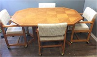 DINING TABLE w 4 CHAIRS