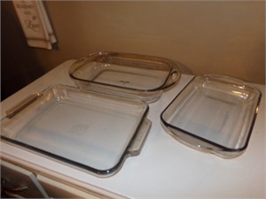 Glass baking dishes (2 Anchor)