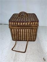 PICNIC BASKET WITH BLANKET AND CUTLERY