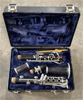 Bundy Wood Clarinet 115199 w/ Case Appr 12x9 in