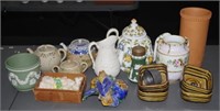 Quantity of vases, teapots, dishes, figurines