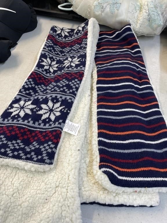 2 Gertex scarfs