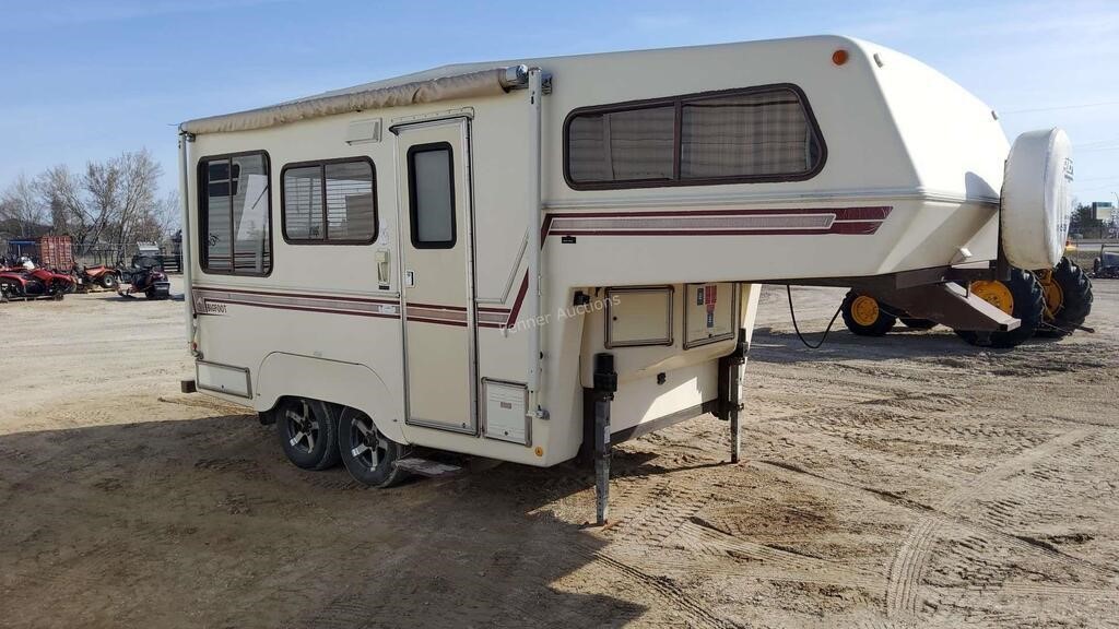 1987 20-FT Big Foot 5th Wheel Travel Trailer T/A