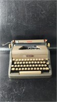 Vintage Royal Aristocrat typewriter (needs