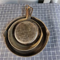 Q2 3Pc Cast iron Pans Warner