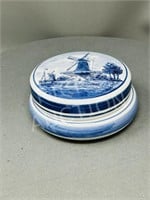 Delft hand painted trinket box - 5"
