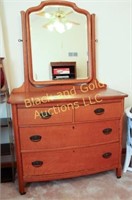 Oak 4 drawer dresser w/ beveled mirror