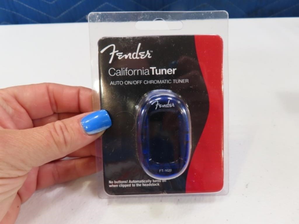 New FENDER Blue Digital California Tuner Clip 1of2
