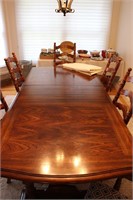 Dinning table w/ 6 chairs w/extra leaf & table pad