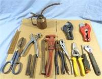 14 PC TOOLS LOT: PLIERS AND MORE