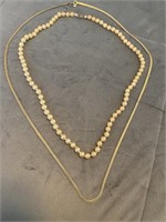 Lot of two necklaces