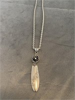 Metal pendant and chain