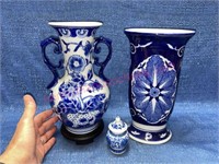 Blue & white vases -miniature jar