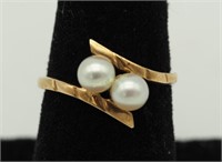 14 Kt Gold & 2 Pearls Fashion Ladies Ring