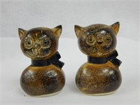 Earthenware Style Cat with Black Bow S&P