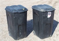 (2) Rubbermaid Roughneck Trash Cans