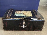 VINTAGE PAINTED AMMUNITION IN WOODEN CASE