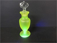 OLD BEAUTIFUL URANIUM GLASS PERFUME BOTTLE