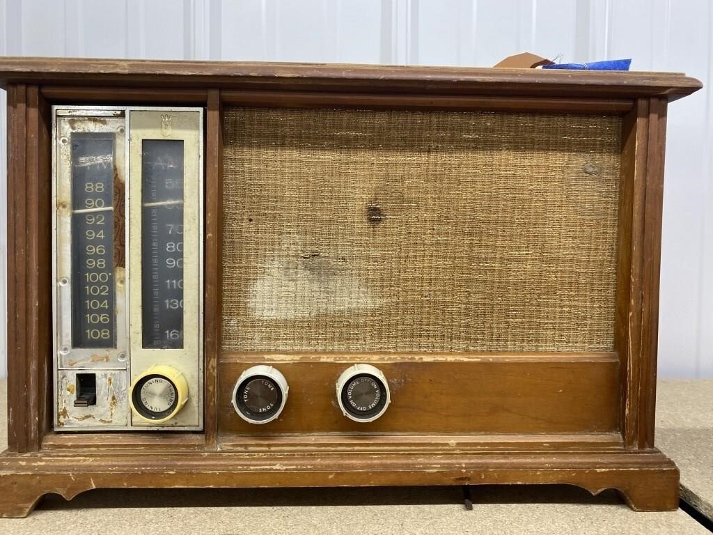 Zenith AM/FM Radio no cord As Is 16" x 8"