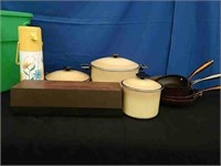 Tote-Pots & Pans (well used), Kitchen