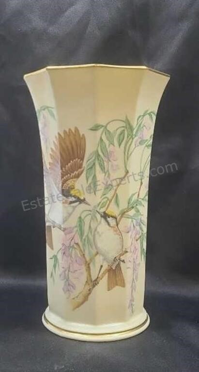 Lenox Fine Ivory China flower vase.